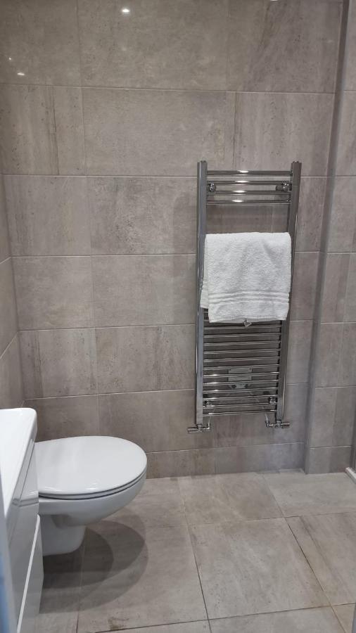 Jasmin Apartments - Luxury 1 & 2 Bedroom Units With Free Parking Bushey Buitenkant foto