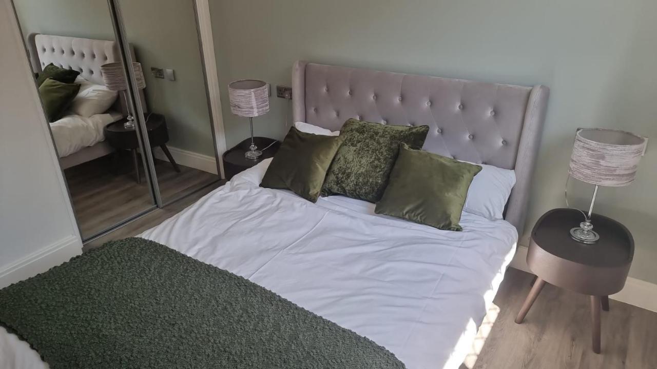 Jasmin Apartments - Luxury 1 & 2 Bedroom Units With Free Parking Bushey Buitenkant foto