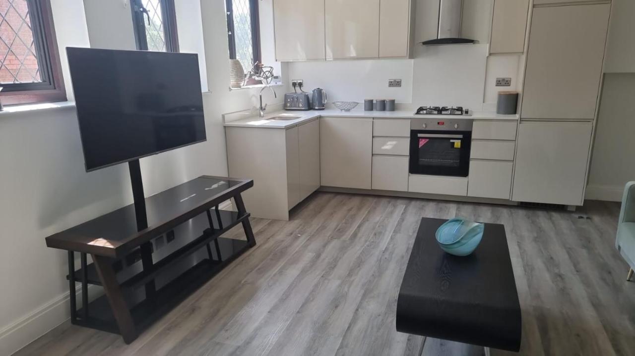 Jasmin Apartments - Luxury 1 & 2 Bedroom Units With Free Parking Bushey Buitenkant foto