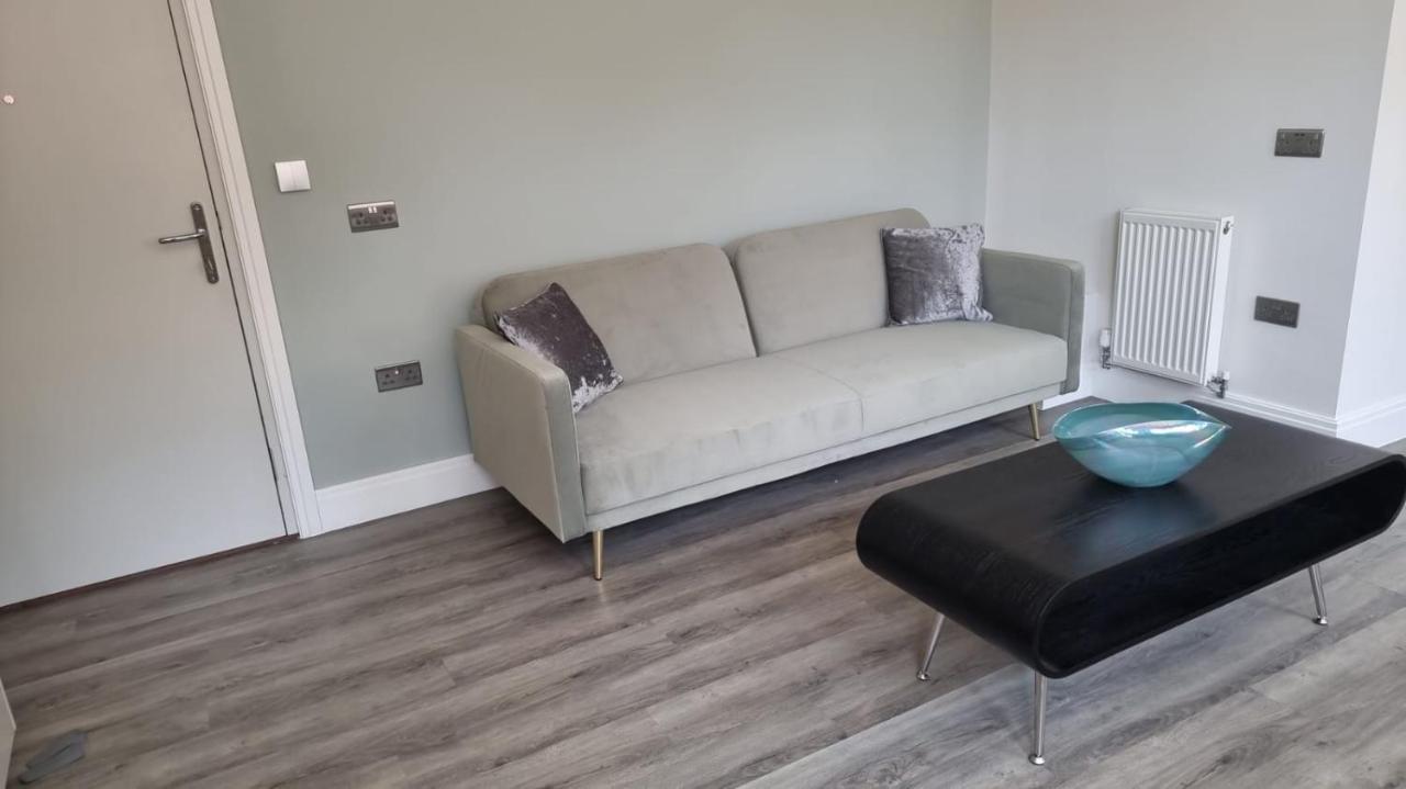 Jasmin Apartments - Luxury 1 & 2 Bedroom Units With Free Parking Bushey Buitenkant foto